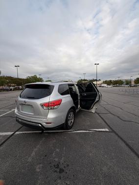 Silver 2014 Nissan Pathfinder SL