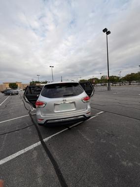 Silver 2014 Nissan Pathfinder SL