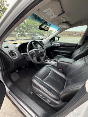 Silver 2014 Nissan Pathfinder SL
