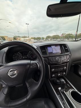 Silver 2014 Nissan Pathfinder SL