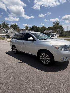 Silver 2014 Nissan Pathfinder SL