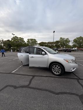 Silver 2014 Nissan Pathfinder SL