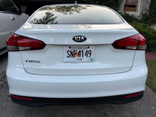 White 2017 Kia Forte LX