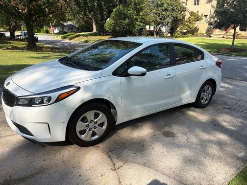 White 2017 Kia Forte LX