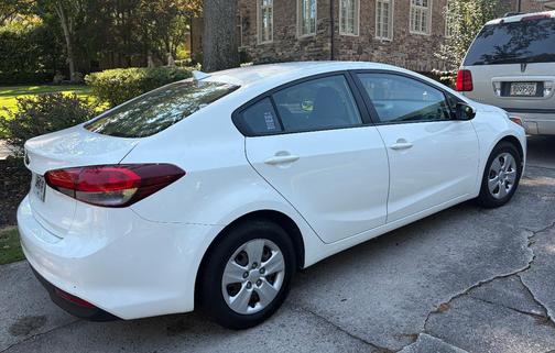 White 2017 Kia Forte LX