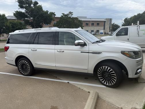 White 2019 Lincoln Navigator L Black Label