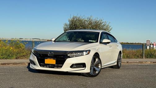 White 2018 Honda Accord Touring 2.0T