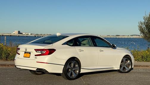 White 2018 Honda Accord Touring 2.0T