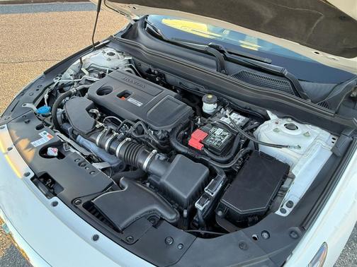 White 2018 Honda Accord Touring 2.0T