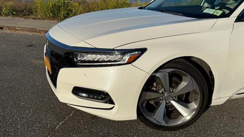 White 2018 Honda Accord Touring 2.0T
