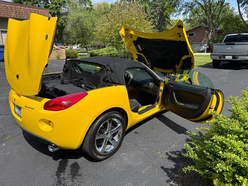 Yellow 2007 Pontiac Solstice Base