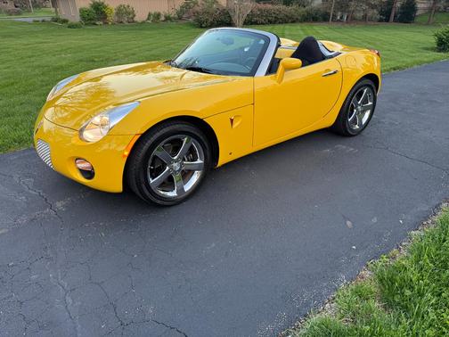 Yellow 2007 Pontiac Solstice Base