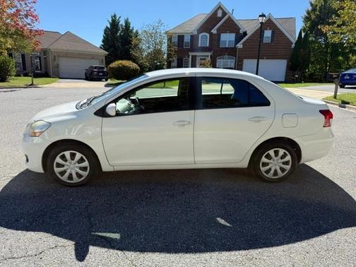 White 2011 Toyota Yaris Base