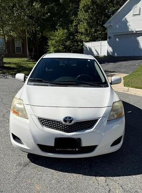 White 2011 Toyota Yaris Base
