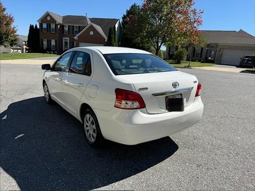 White 2011 Toyota Yaris Base
