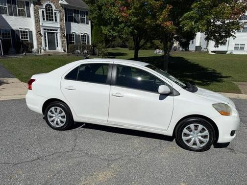 White 2011 Toyota Yaris Base