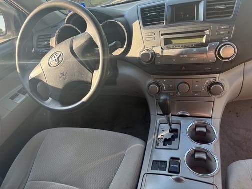 2010 Toyota Highlander Base