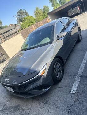 2024 Hyundai ELANTRA SE