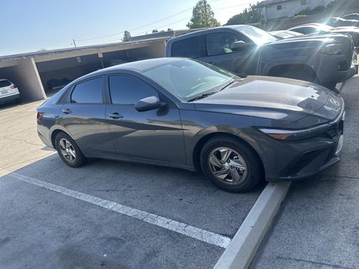 2024 Hyundai ELANTRA SE