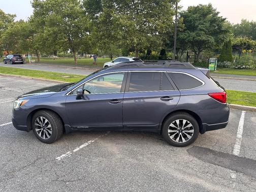 Gray 2016 Subaru Outback 3.6R Limited