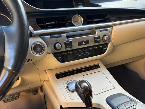 Brown 2013 Lexus ES 350 Base