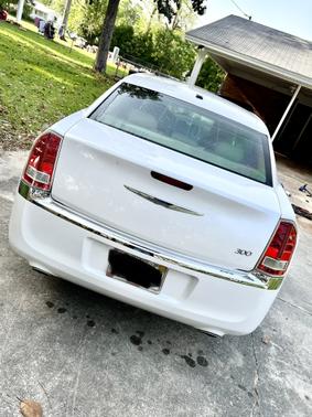 Photo 1 of 9 of 2011 Chrysler 300 Limited