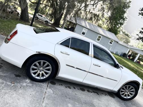 Photo 3 of 9 of 2011 Chrysler 300 Limited