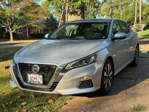 Silver 2022 Nissan Altima 2.5 SV