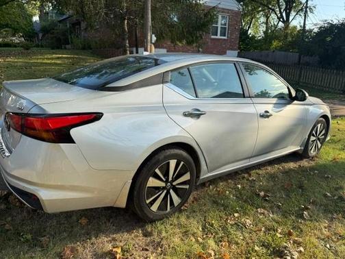 Silver 2022 Nissan Altima 2.5 SV