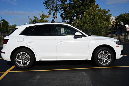 White 2018 Audi Q5 2.0T Premium