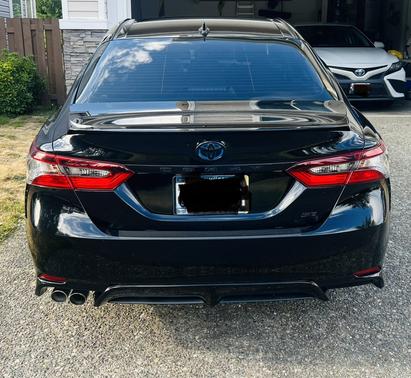 Black 2022 Toyota Camry Hybrid SE