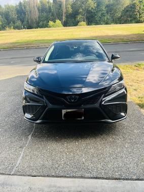 Black 2022 Toyota Camry Hybrid SE