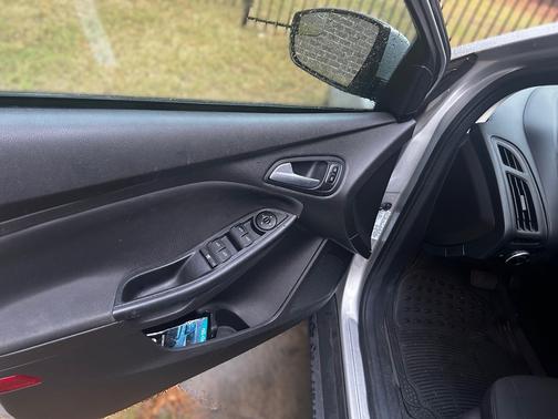 Silver 2016 Ford Focus SE