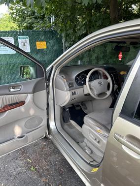 2004 Toyota Sienna XLE Limited