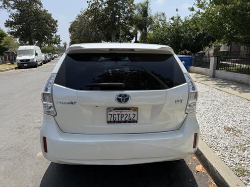 2014 Toyota Prius v Five