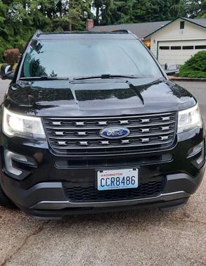 Photo 1 of 20 of 2017 Ford Explorer XLT