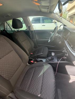 White 2023 Kia Rio LX