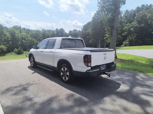 White 2018 Honda Ridgeline RTL-E