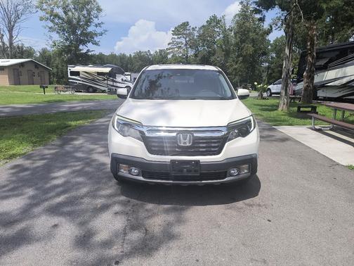 White 2018 Honda Ridgeline RTL-E