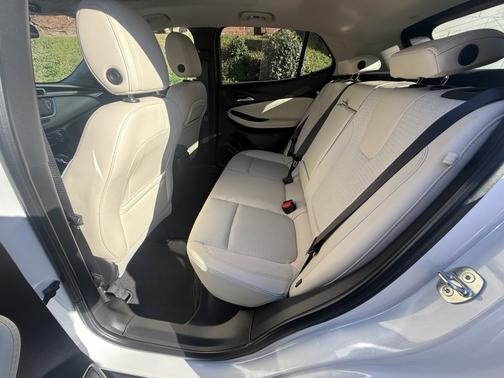 White 2022 Buick Encore GX Select