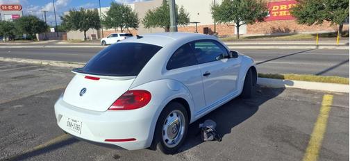 White 2015 Volkswagen Beetle 1.8T