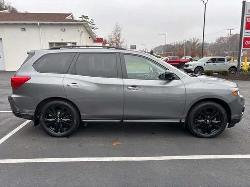2018 Nissan Pathfinder SL