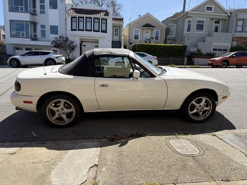 1997 Mazda MX-5 Miata Base