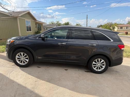 Gray 2017 Kia Sorento LX