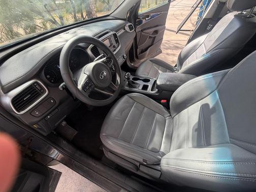 Gray 2017 Kia Sorento LX