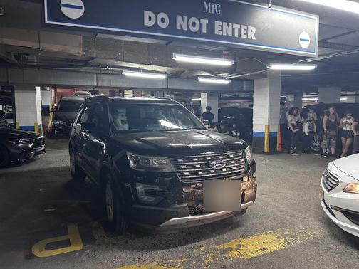 Black 2017 Ford Explorer XLT