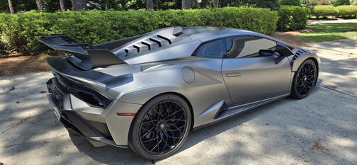 2021 Lamborghini Huracan STO Base