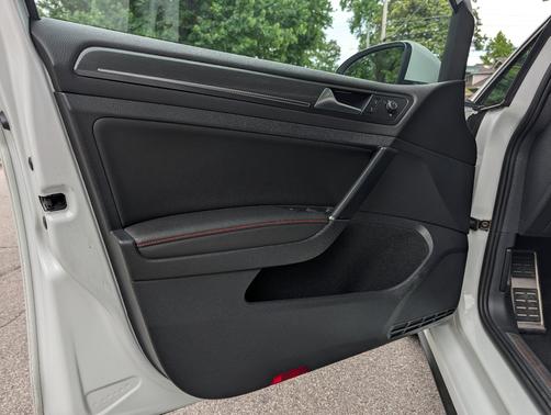 White 2019 Volkswagen Golf GTI 2.0T SE 4-Door