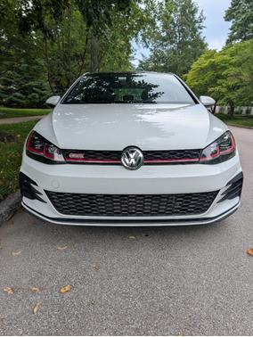 White 2019 Volkswagen Golf GTI 2.0T SE 4-Door