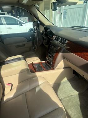 Beige 2013 Chevrolet Avalanche LTZ